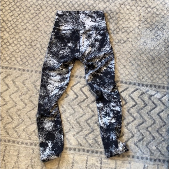 Lululemon women’s leggings, size 4, like new - Picture 6 of 7